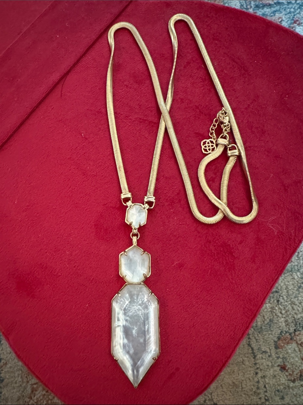 KENDRA SCOTT Wyatt Pendant Necklace Gold w/ Ivory Mother of Pearl